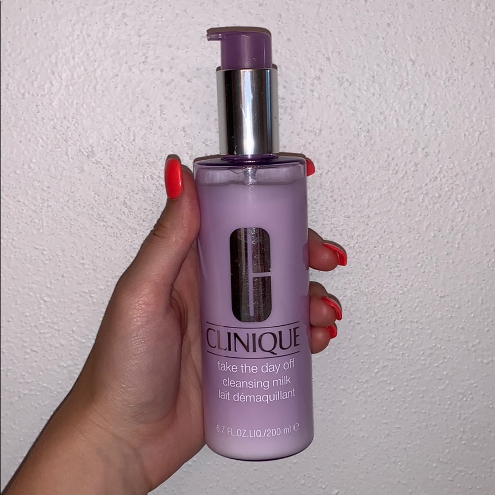 Clinique take the day off cleansing milk